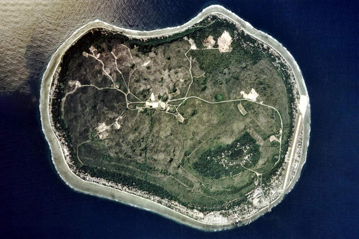 Pemandangan pesisir kepulauan Nauru di Pasifik Selatan