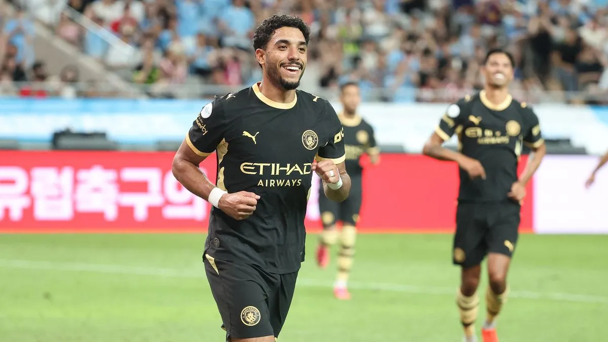 Penyerang Manchester City Omar Marmoush dalam sesi latihan