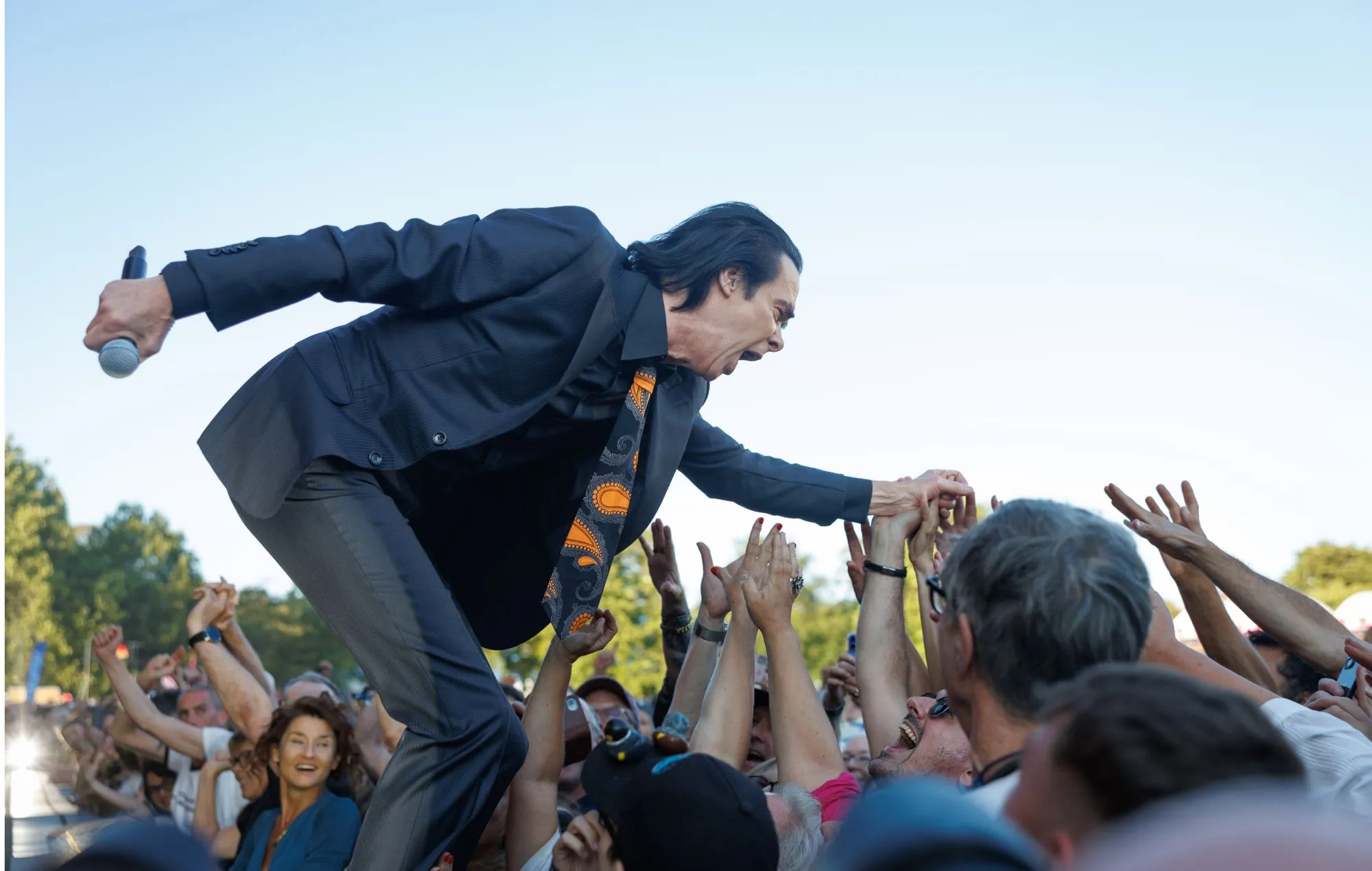 Nick Cave tampil bersama The Bad Seeds di Preston Park Brighton