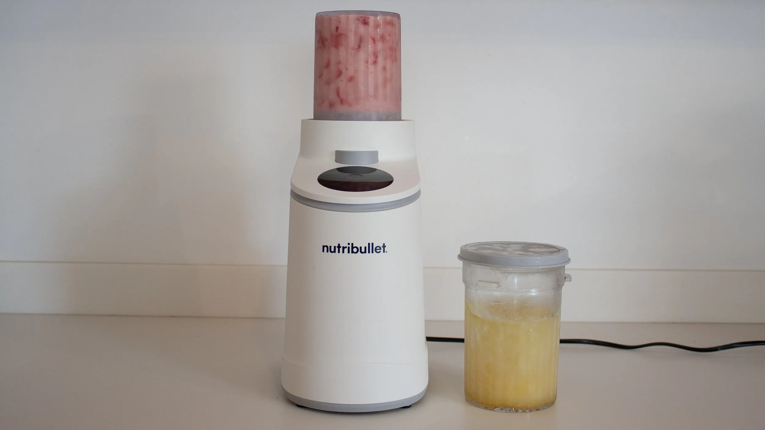 Nutribullet Chill Ice Cream Maker mesin pembuat es krim compact warna beige