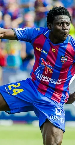 Foto Obafemi Martins dalam balutan seragam sepak bola