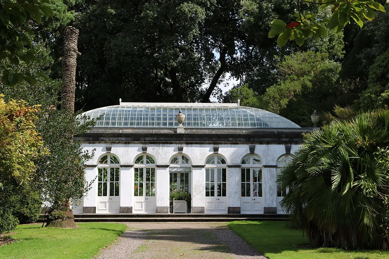 Orangery bersejarah sebagai simbol kemewahan dan pelindung tanaman buah di Eropa