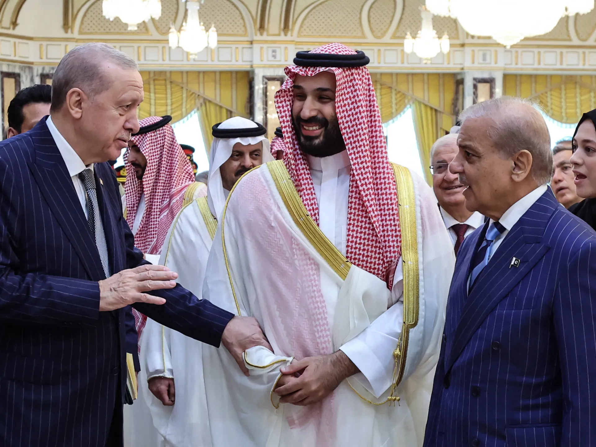 Bendera Pakistan, Saudi Arabia, and Turkiye berkibar sebagai lambang aliansi pertahanan baru