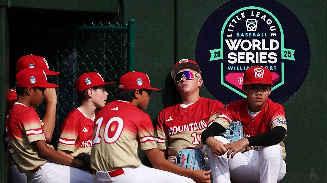 Suasana pertandingan Little League World Series di stadion