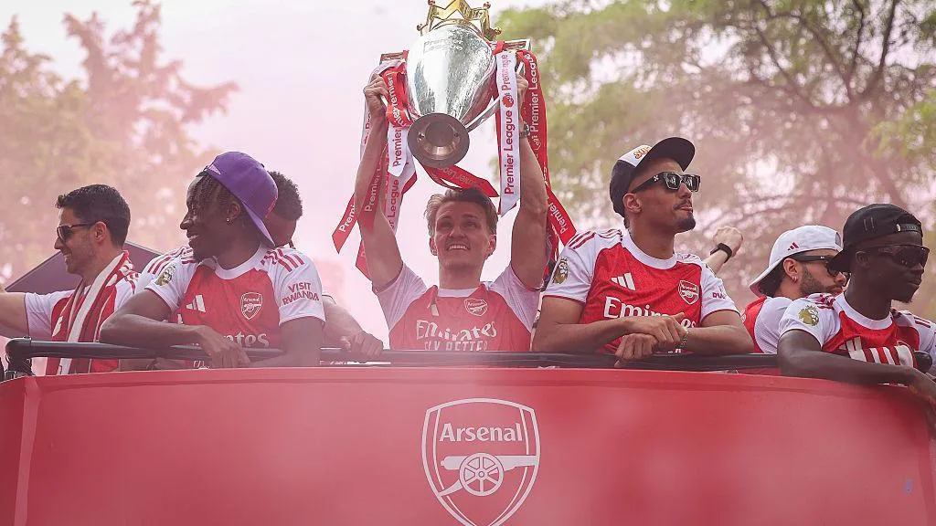 Manajer Arsenal Mikel Arteta memimpin sesi latihan jelang Liga Inggris