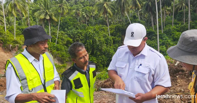 Pekerjaan infrastruktur jalan di bawah Dinas BMCKTR Sumatra Barat