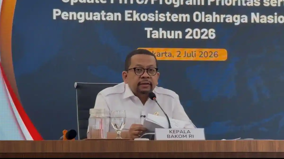 Suasana persiapan menyambut HUT ke-81 RI di wilayah Jakarta