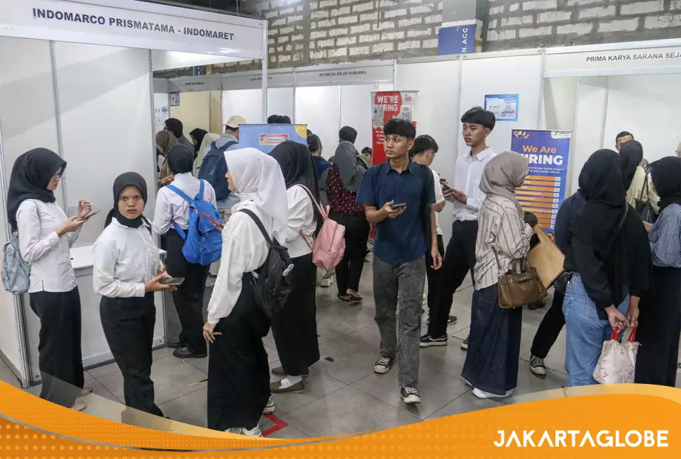 Menteri Koordinator Bidang Perekonomian Airlangga Hartarto memberikan keterangan pers terkait insentif pajak