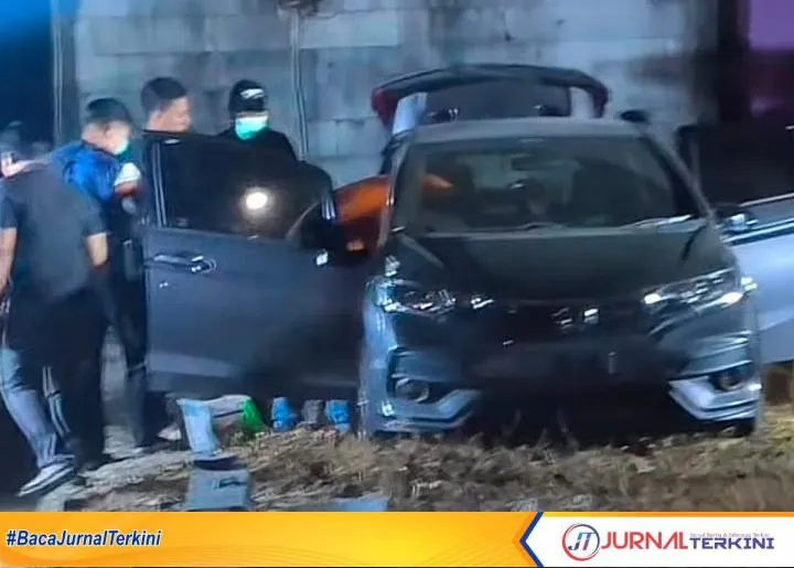 Mobil Honda Jazz tempat ditemukannya pemilik konter HP di Grobogan