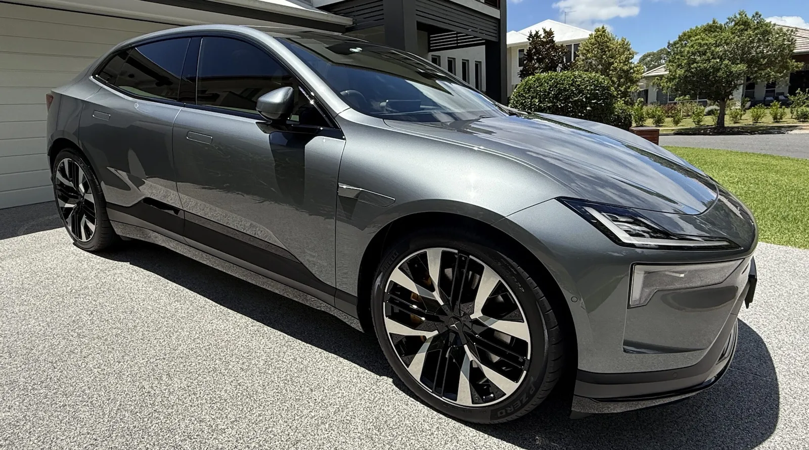 Mobil listrik Polestar 4 yang menjadi pilihan baru menggantikan Tesla Model Y