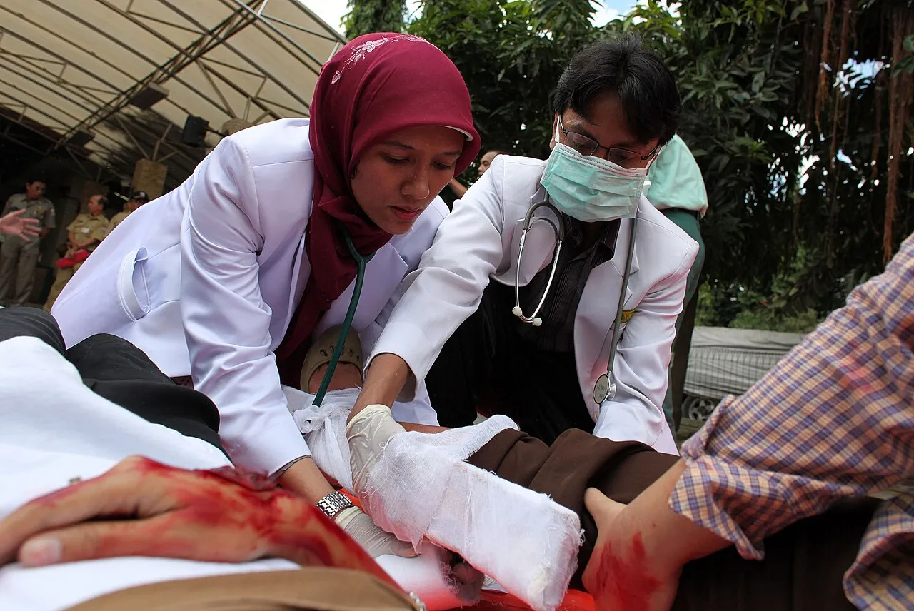 Fasilitas rumah sakit dan layanan kesehatan masyarakat di Indonesia