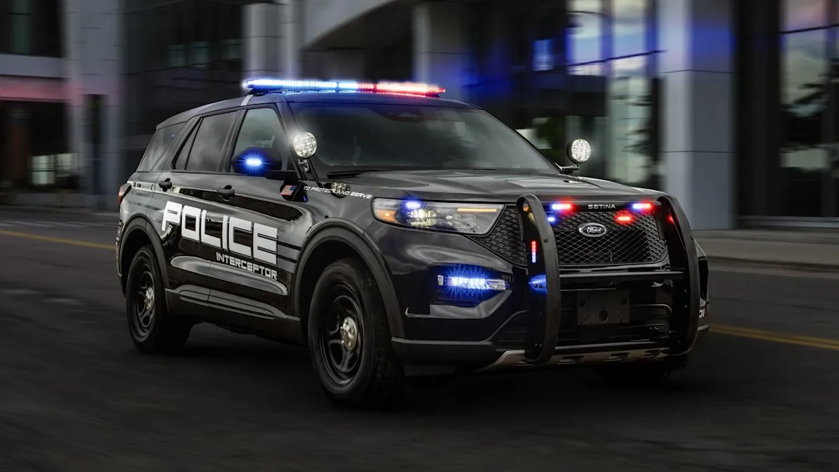 Perbedaan spesifikasi mesin mobil polisi dan kendaraan biasa di jalan raya