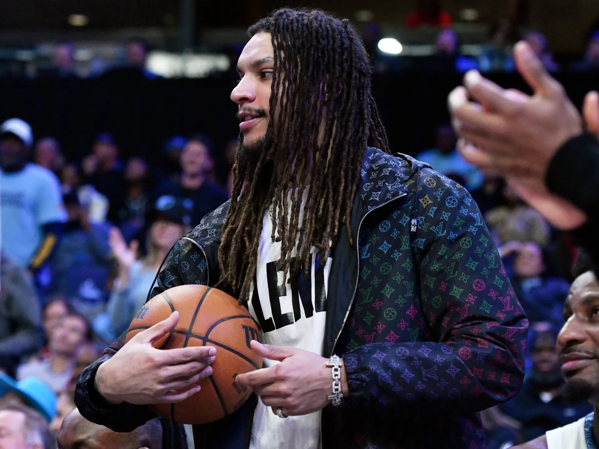 Pemain NBA Memphis Grizzlies Brandon Clarke dalam pertandingan basket