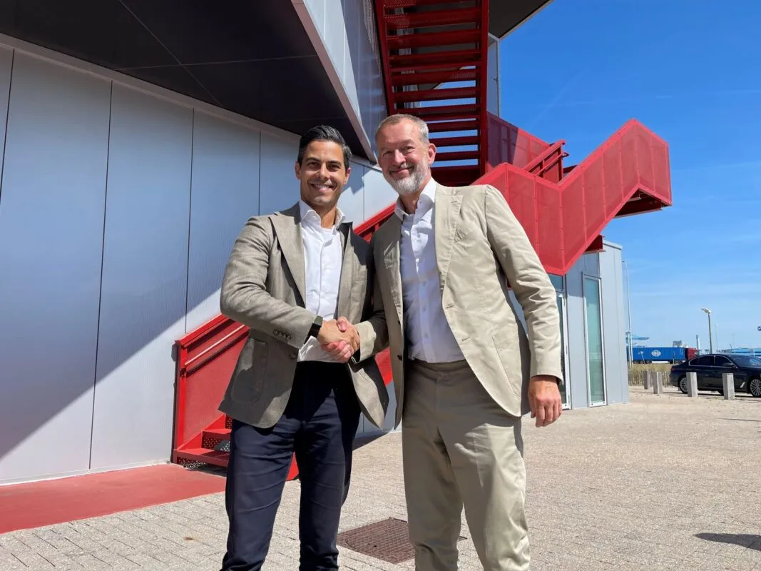Suasana kawasan Maasvlakte terminal dan fasilitas pabrik hidrogen di Pelabuhan Rotterdam