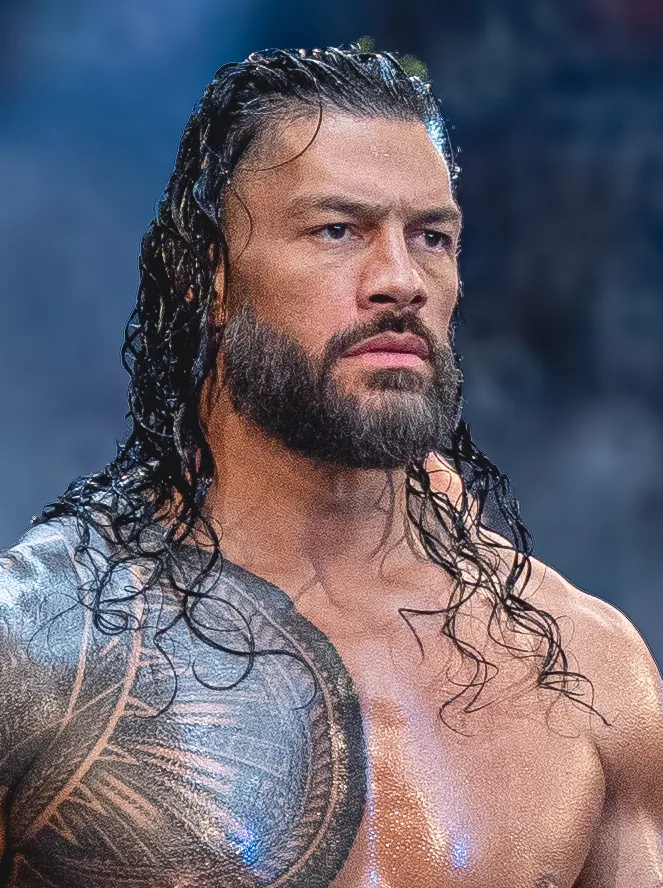 Roman Reigns tampil sebagai pegulat profesional ikonik di panggung WWE
