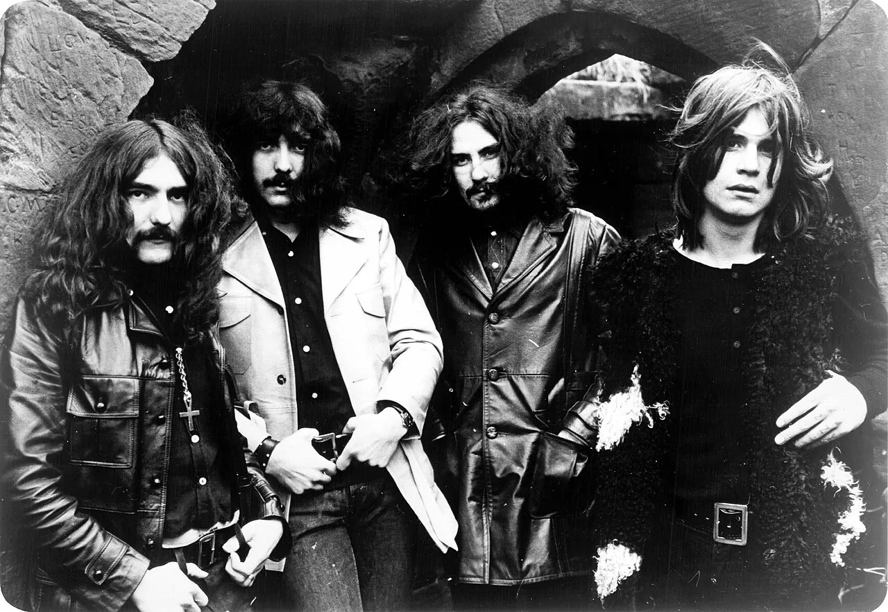 Ilustrasi band heavy metal legendaris Black Sabbath dalam sejarah musik