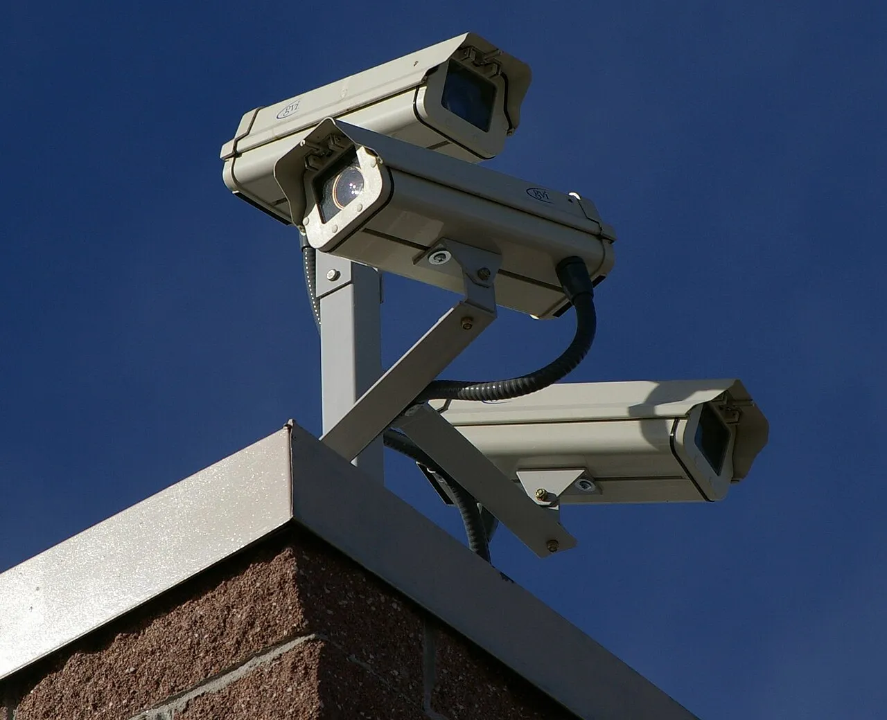 Perkembangan penggunaan CCTV dan jaringan pengawasan global