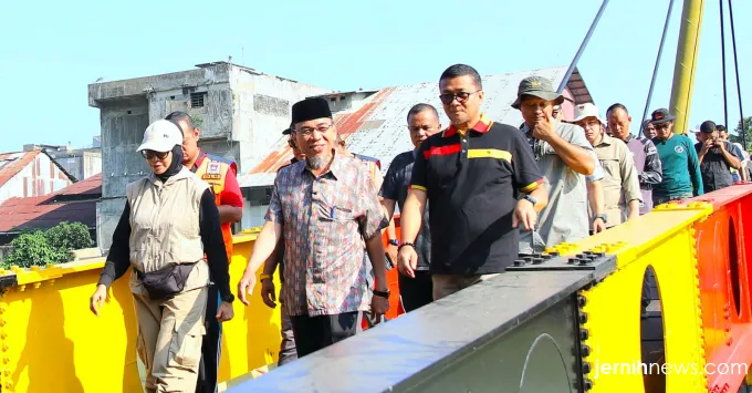 Wakil Wali Kota Padang saat meninjau kesiapan kawasan Batang Arau