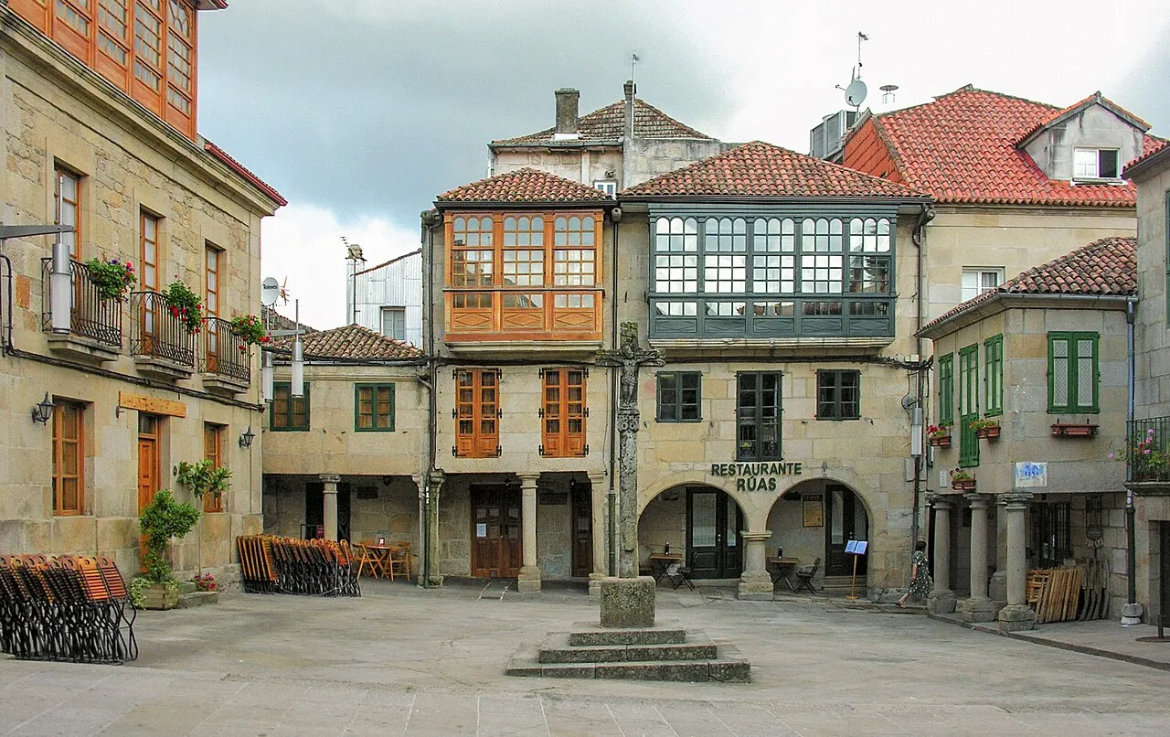 Pontevedra, kota bersejarah di Galicia, Spanyol, terkenal dengan pusat kotanya yang ramah pejalan kaki
