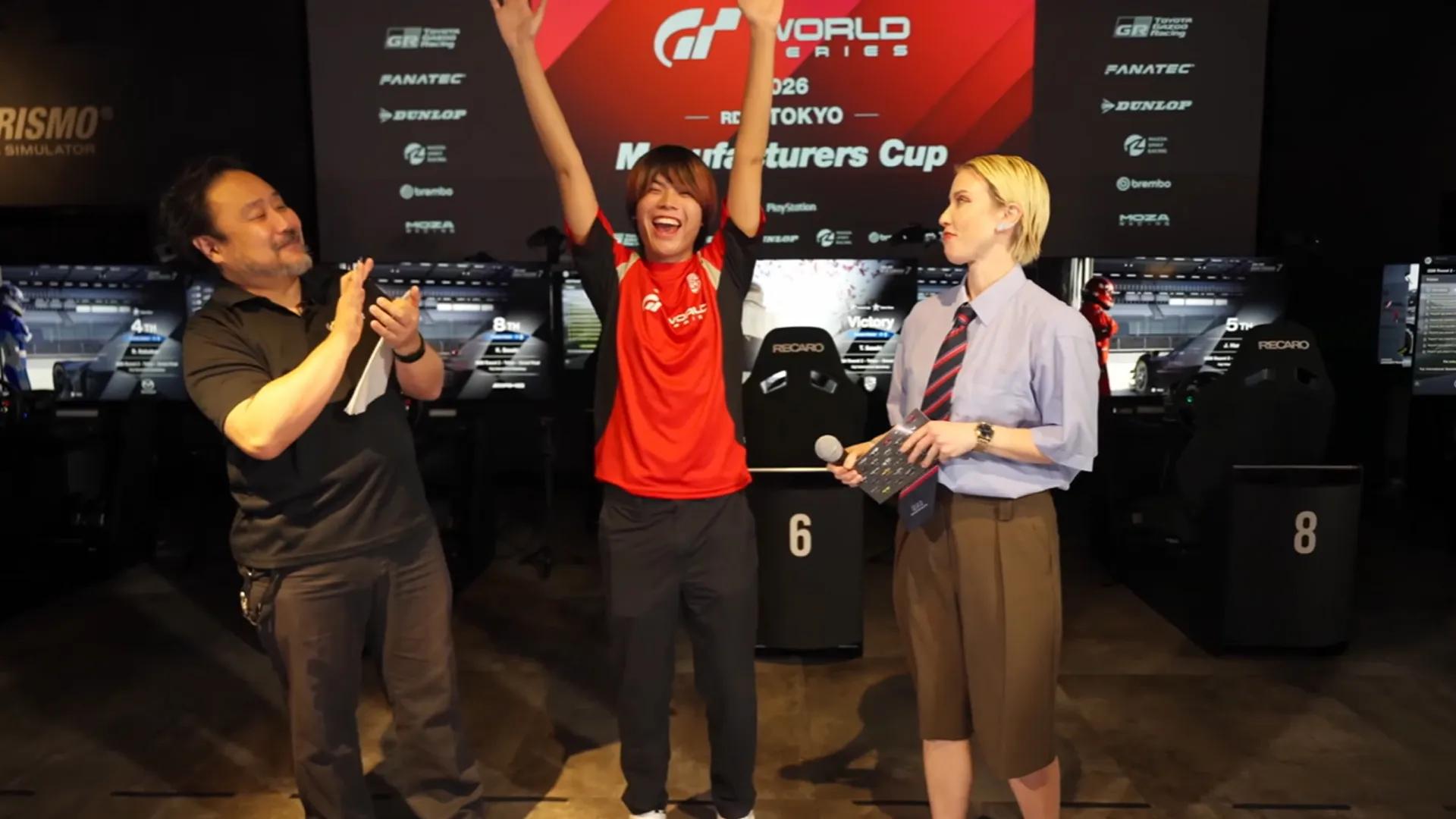 Pembalap Porsche Takuma Sasaki memenangkan putaran kedua Gran Turismo World Series