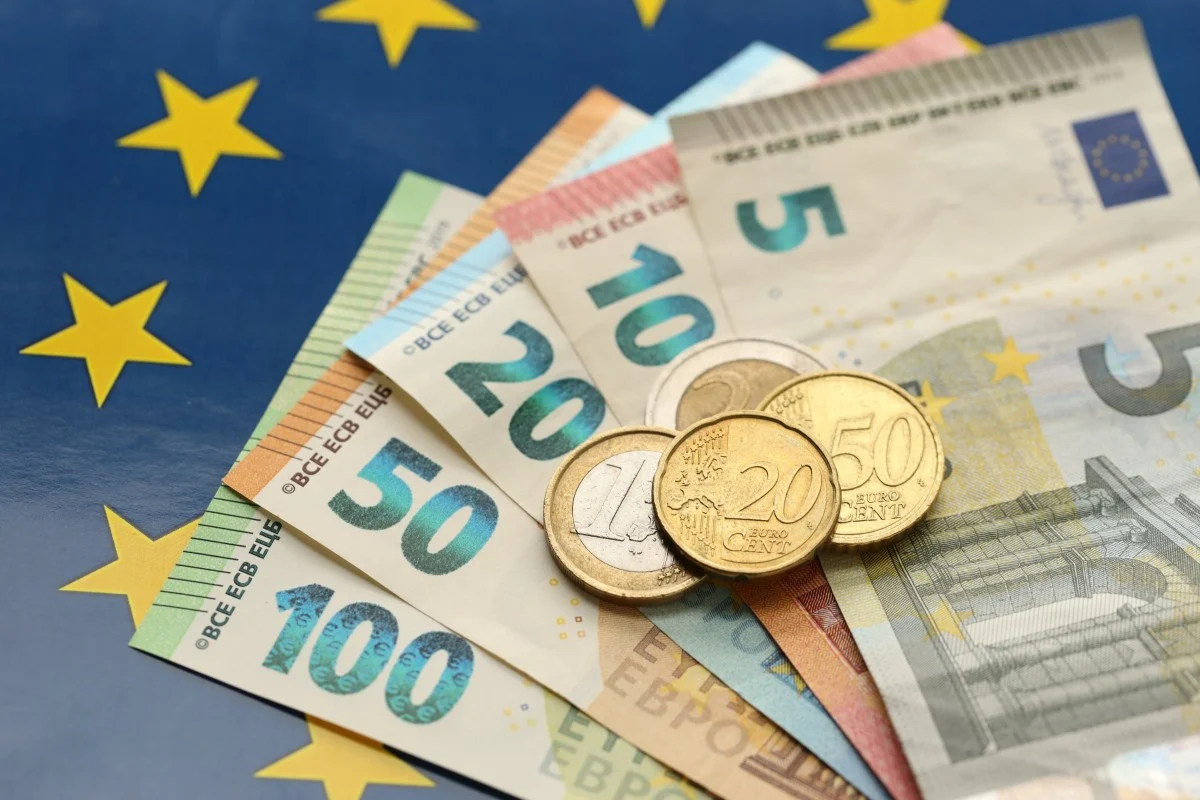 Ilustrasi pergerakan grafik nilai tukar mata uang Poundsterling terhadap Euro