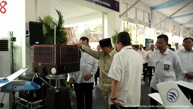 Presiden Prabowo Subianto meninjau hasil inovasi riset BRIN di Istana Kepresidenan