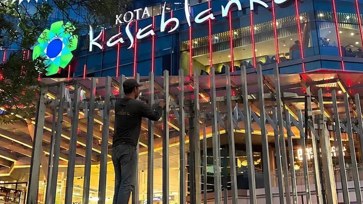 Pramono Anung dan pihak kepolisian menanggapi pemasangan pagar pengaman di mal Jakarta
