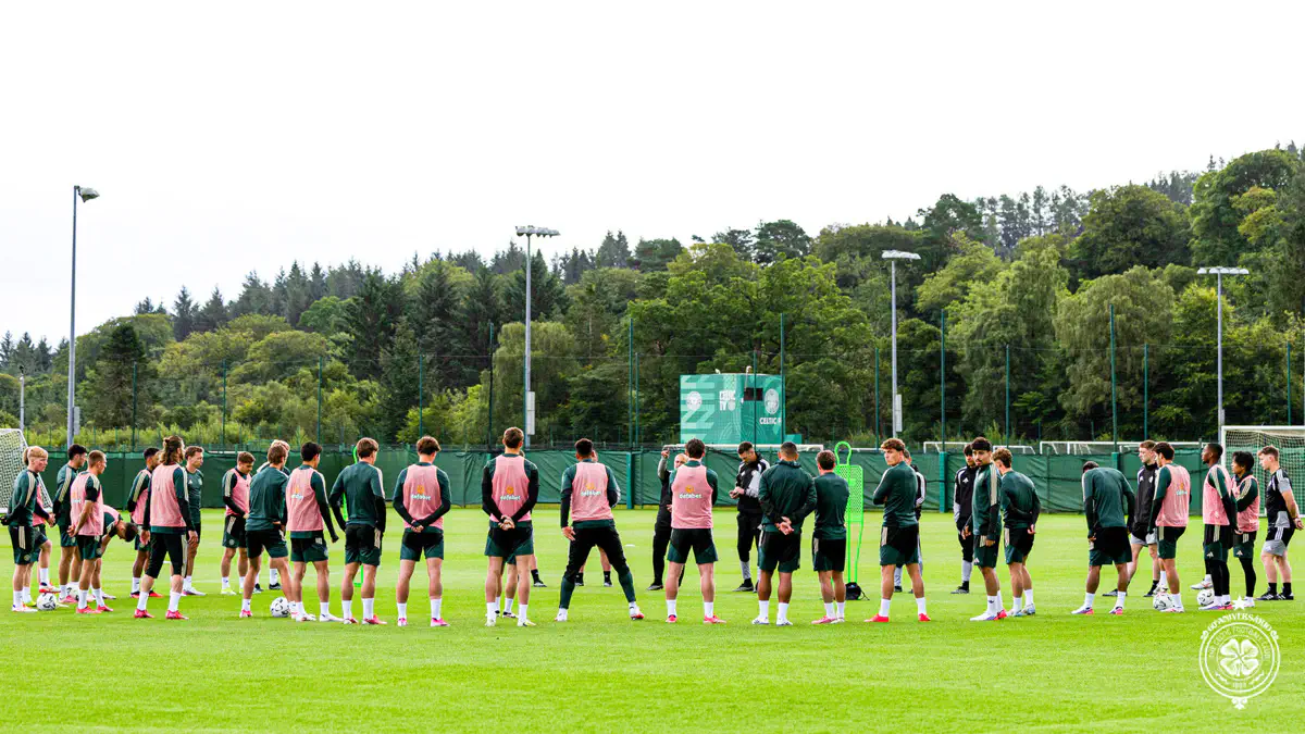 Pemain Celtic bertanding menghadapi Dundee FC di ajang Scottish Premiership