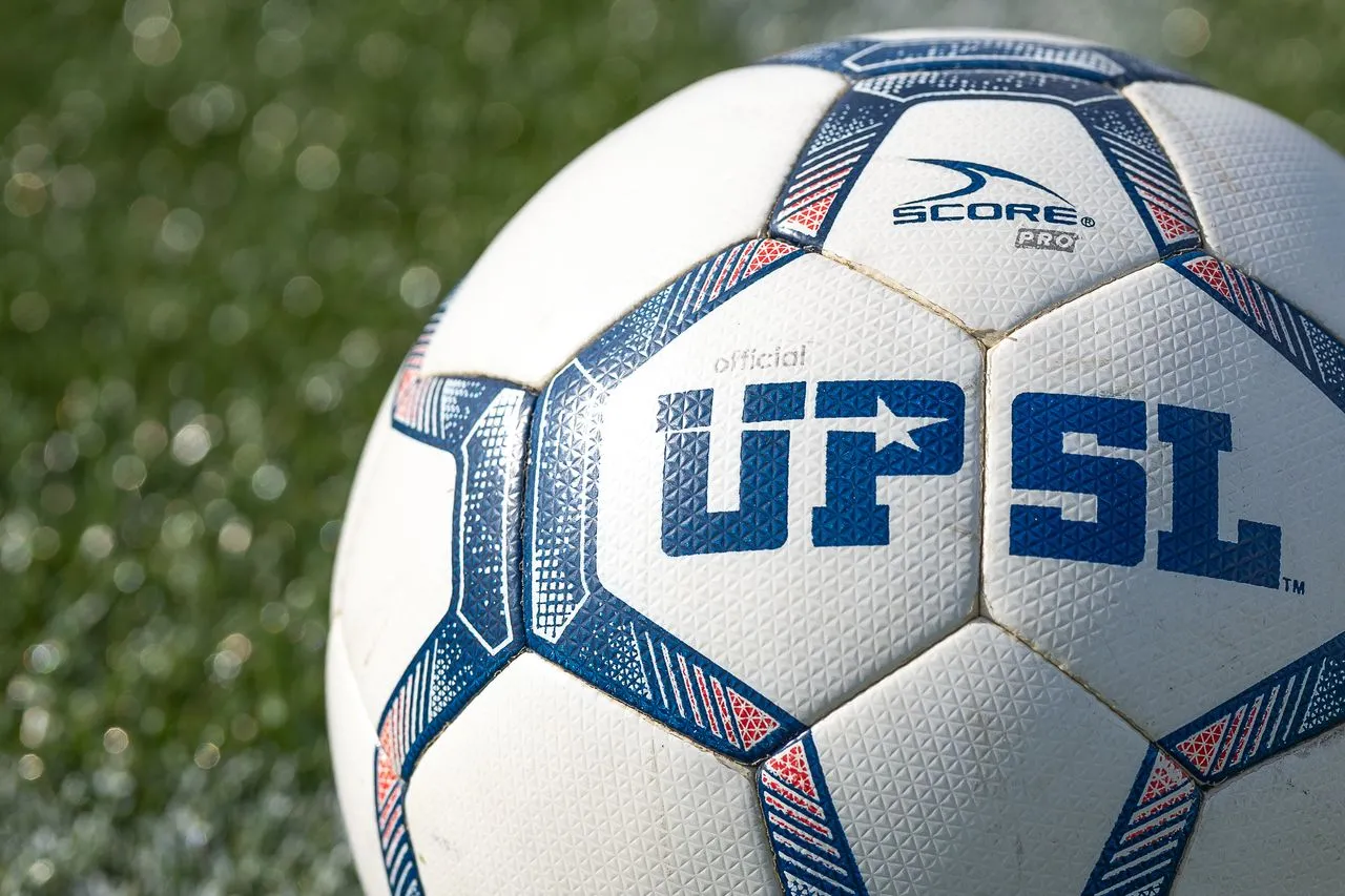 Jong Ajax berjuang bangkit menghadapi FC Emmen dalam lanjutan Eerste Divisie