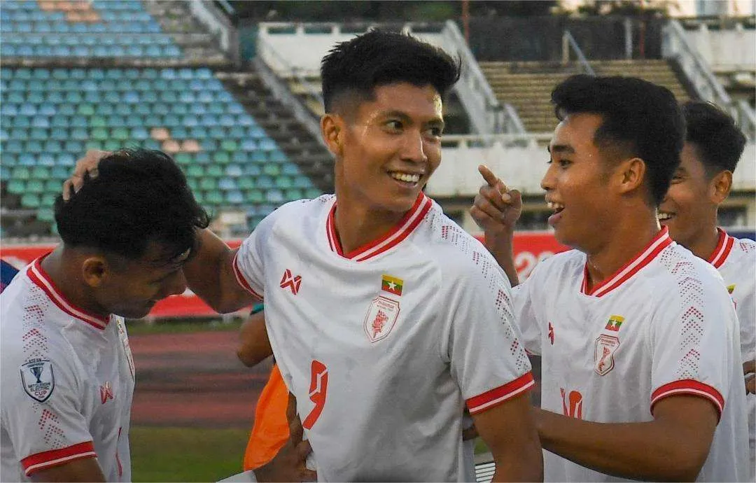 Pemain Myanmar merayakan gol kemenangan di Piala AFF 2026