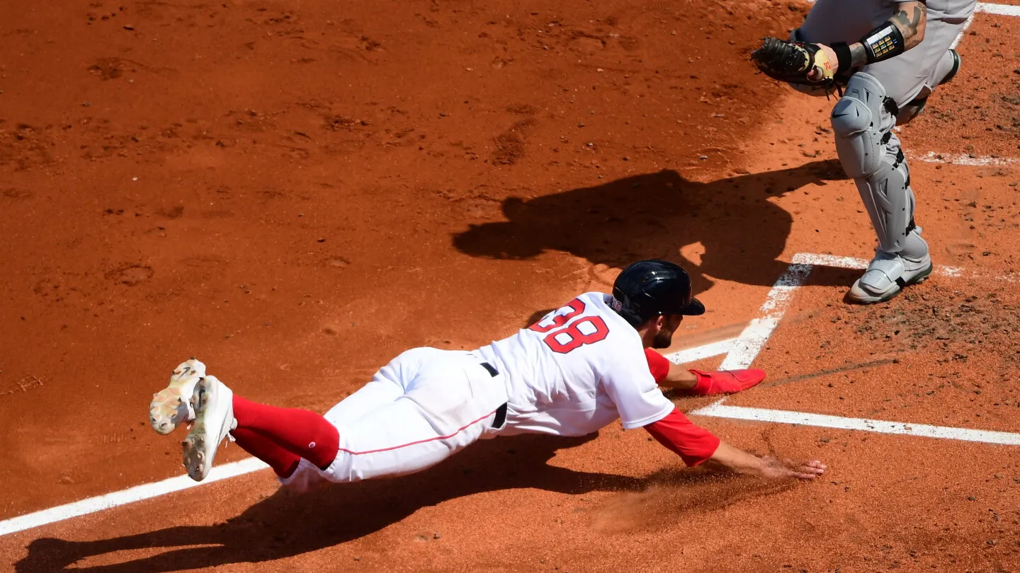 Pertandingan MLB antara Red Sox melawan Blue Jays