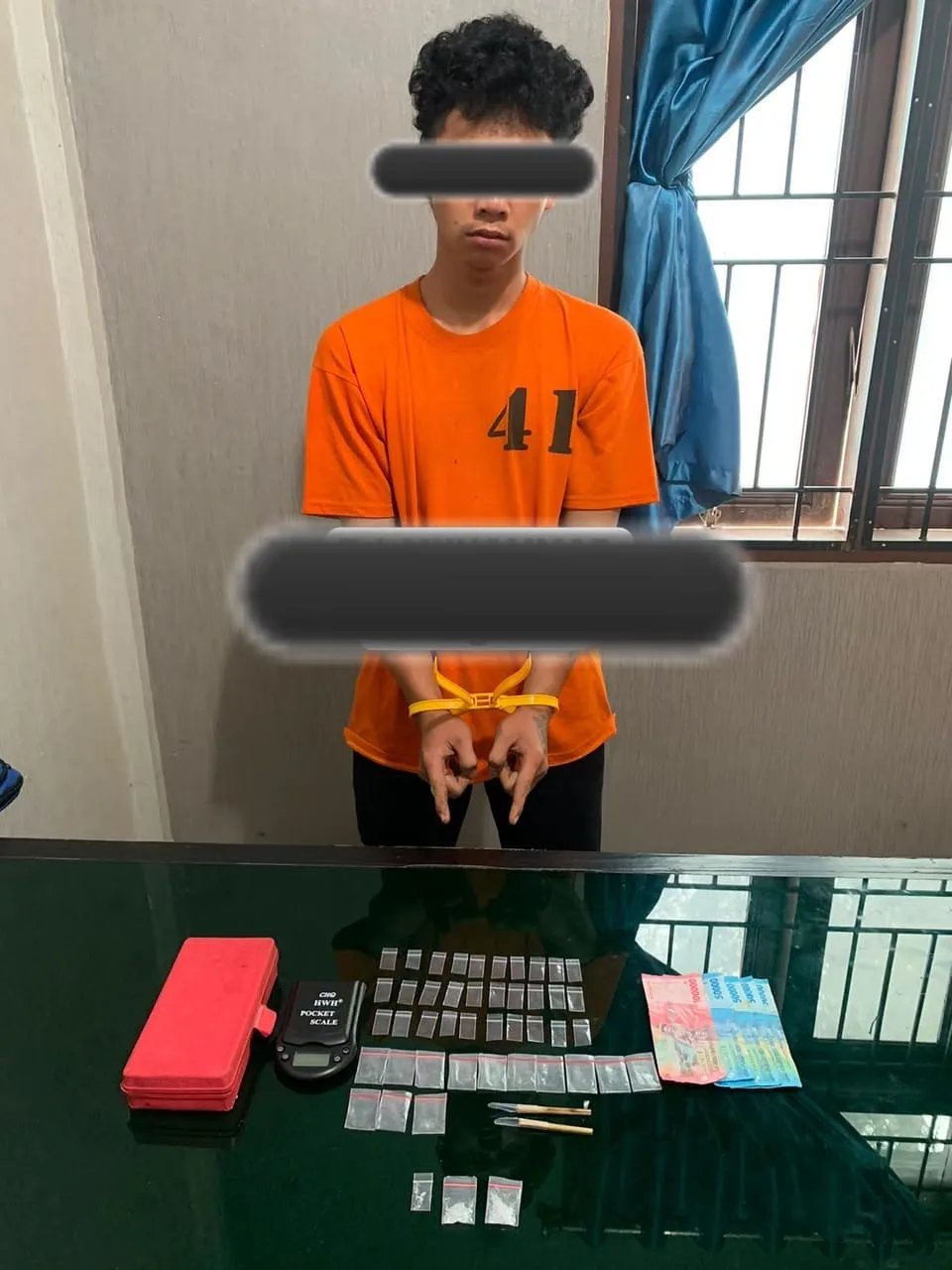 Barang bukti sabu dan timbangan digital disita polisi dari tangan pelaku M.A.R di Karo