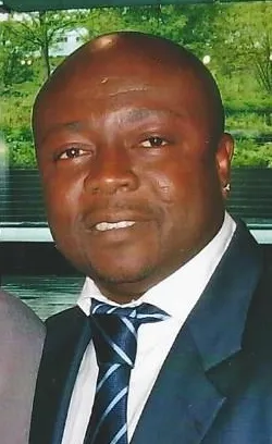 Legenda sepak bola Ghana Abedi Pele saat memperkuat klub Marseille