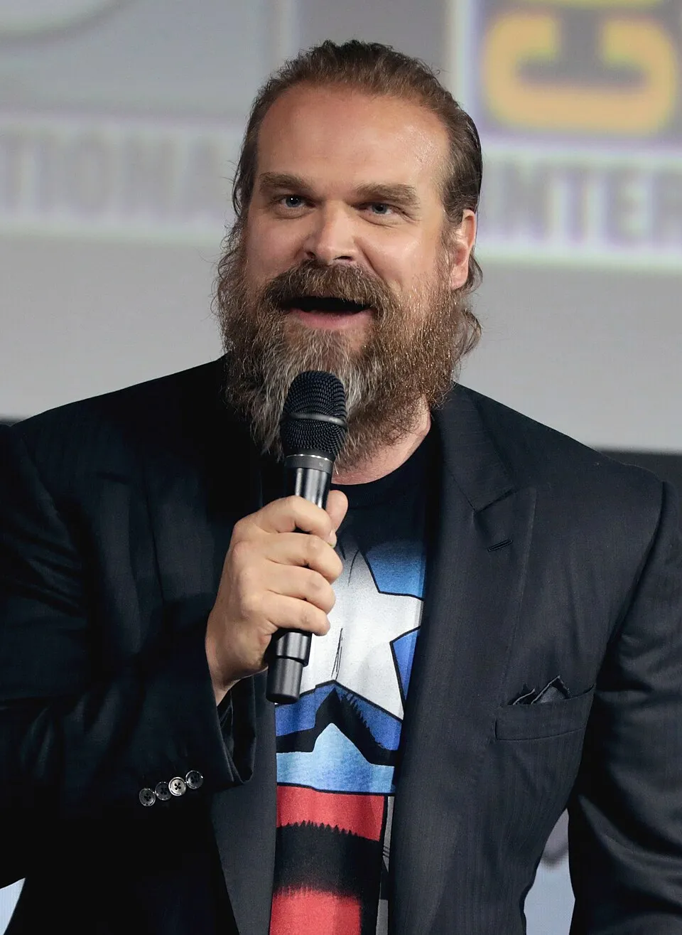 Aktor David Harbour saat menghadiri acara San Diego Comic-Con