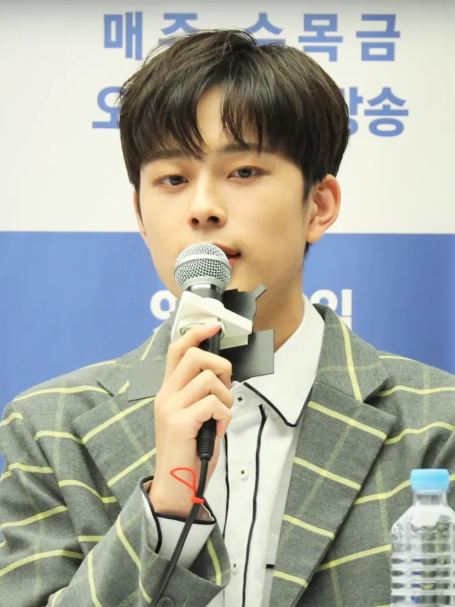 Aktor dan penyanyi Korea Selatan Yoo Seon-ho tampil memukau dalam berbagai proyek hiburan