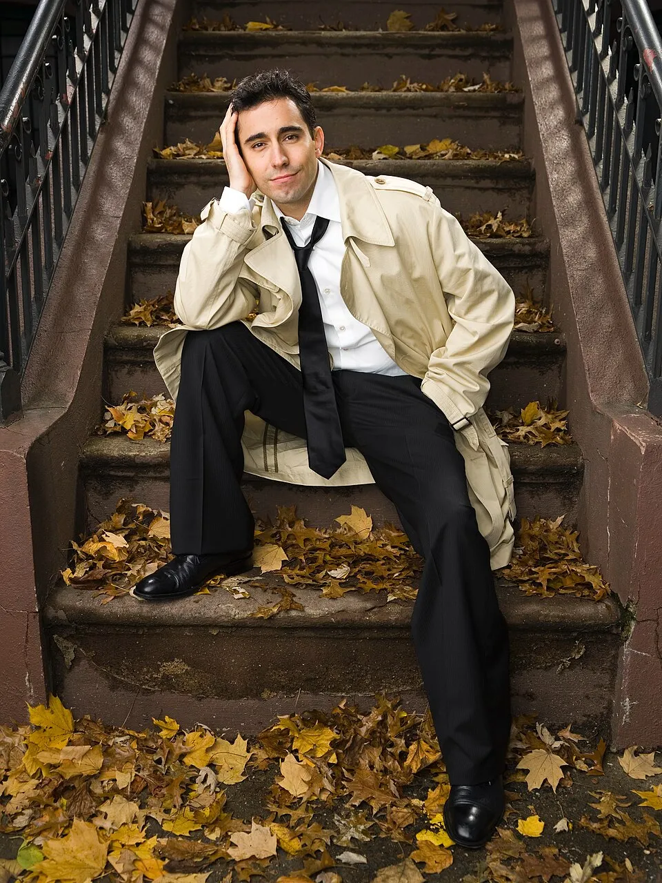 Profil aktor pemenang Tony Award John Lloyd Young pemeran Frankie Valli dalam Jersey Boys