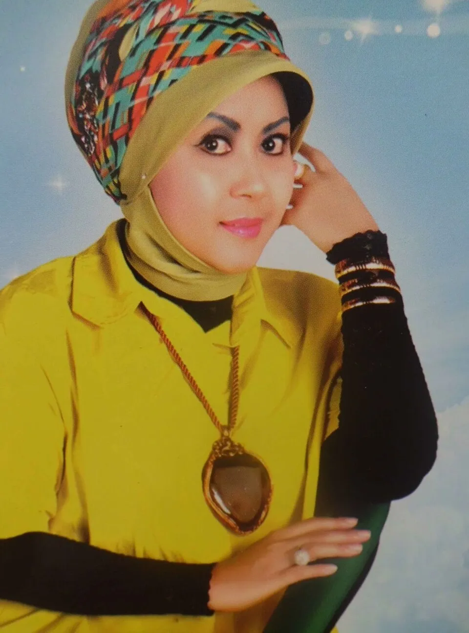 Penyanyi slow rock legendaris Indonesia Anie Carera