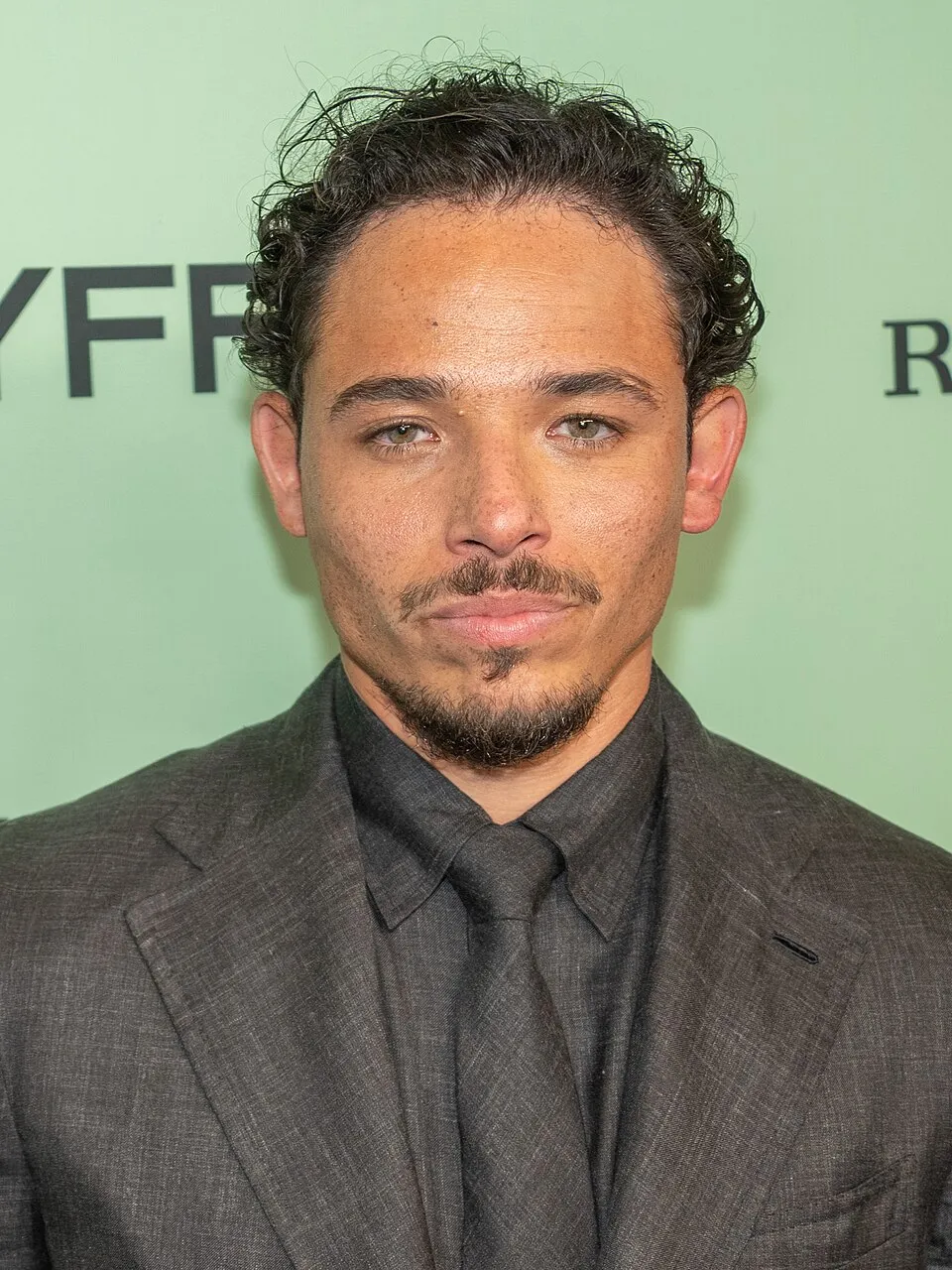 Aktor dan penyanyi Anthony Ramos saat menghadiri pemutaran perdana film
