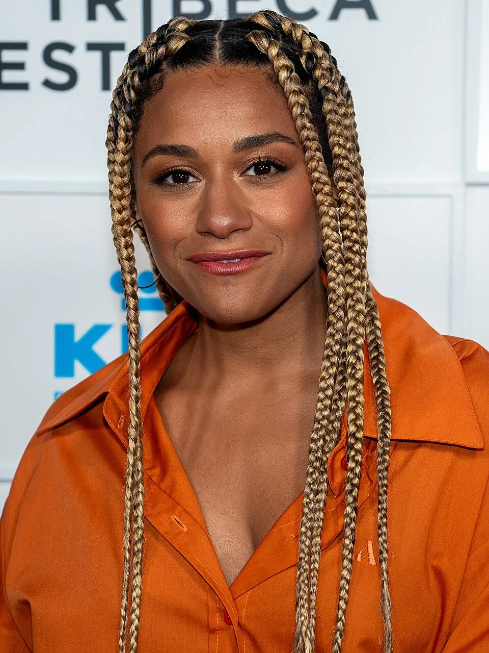 Aktris peraih Oscar Ariana DeBose dalam sebuah acara penghargaan film