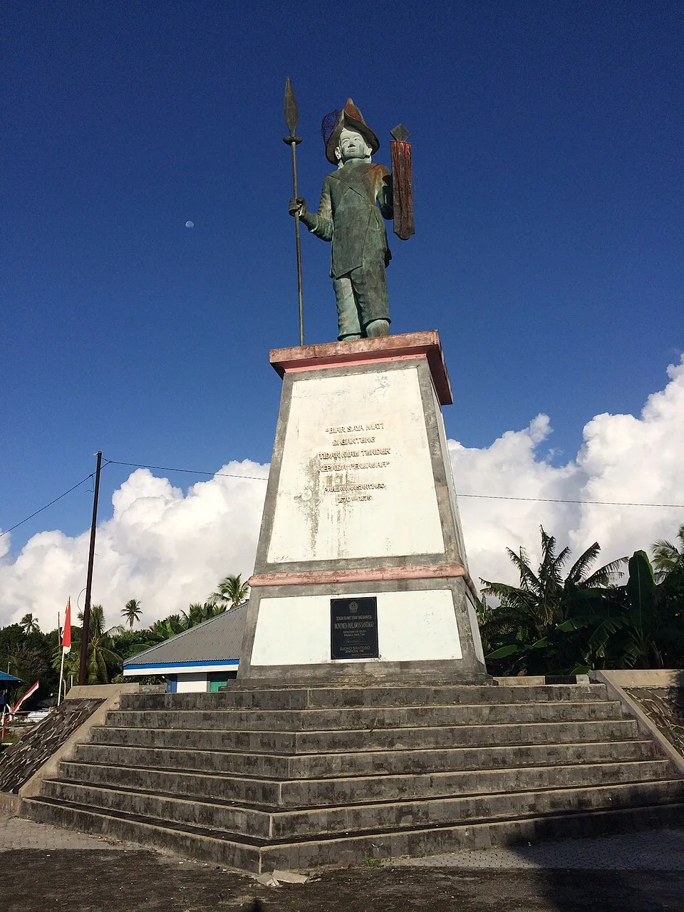 Patung dan profil Pahlawan Nasional Bataha Santiago dari Sangihe Talaud