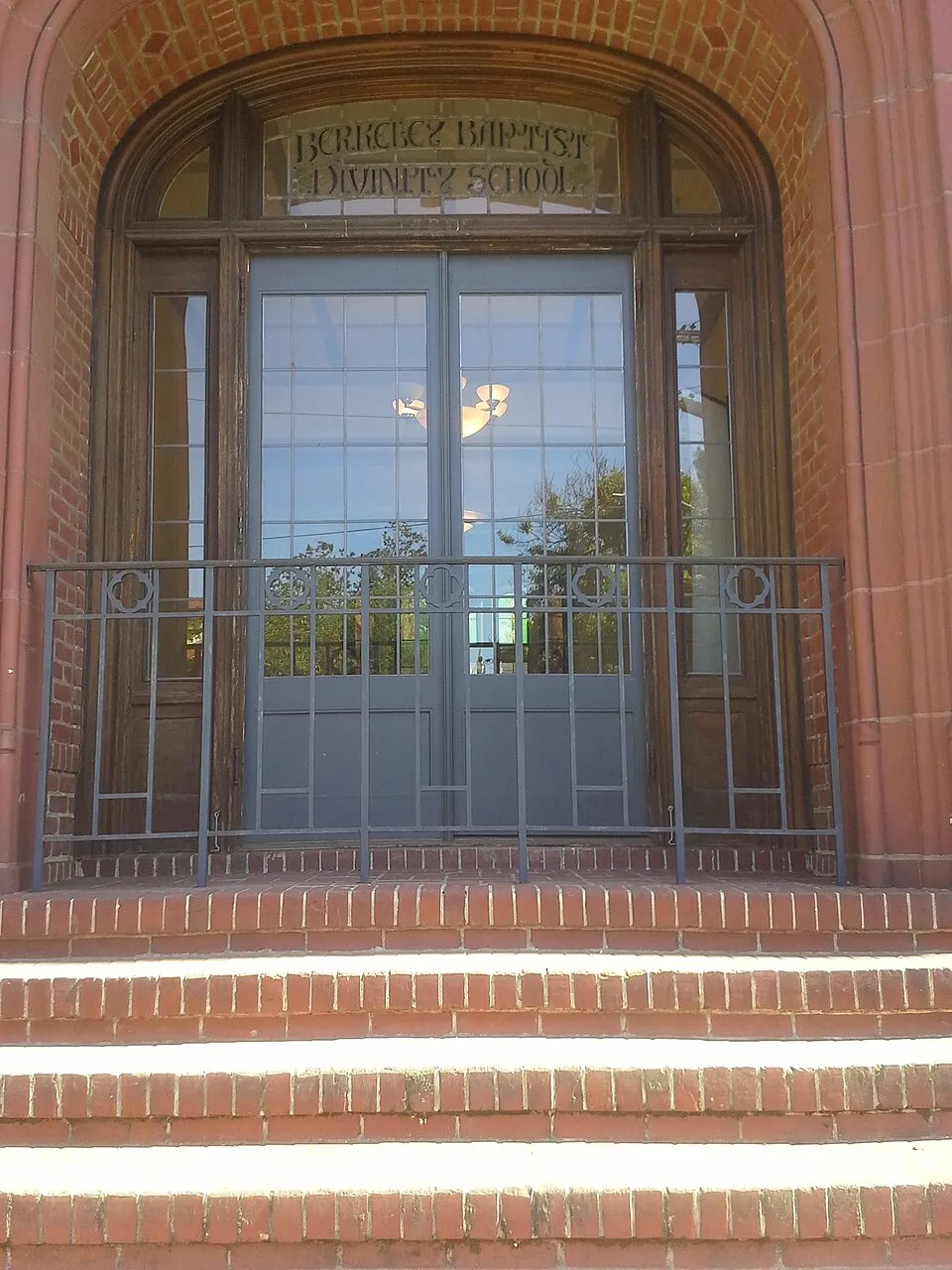 Gedung bersejarah Berkeley School of Theology di California