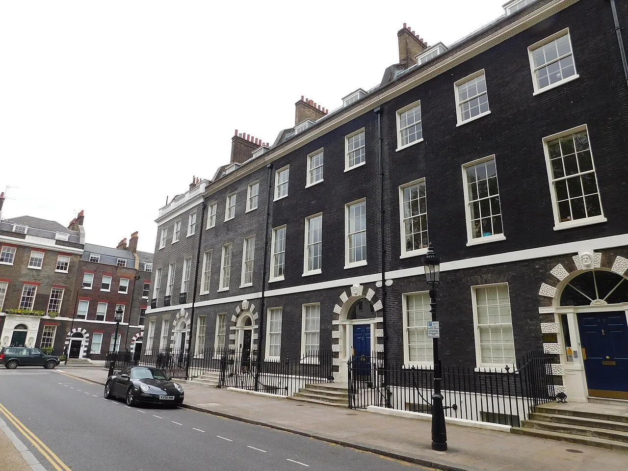 Gedung kantor Bloomsbury Publishing di London sebagai pusat penerbitan global
