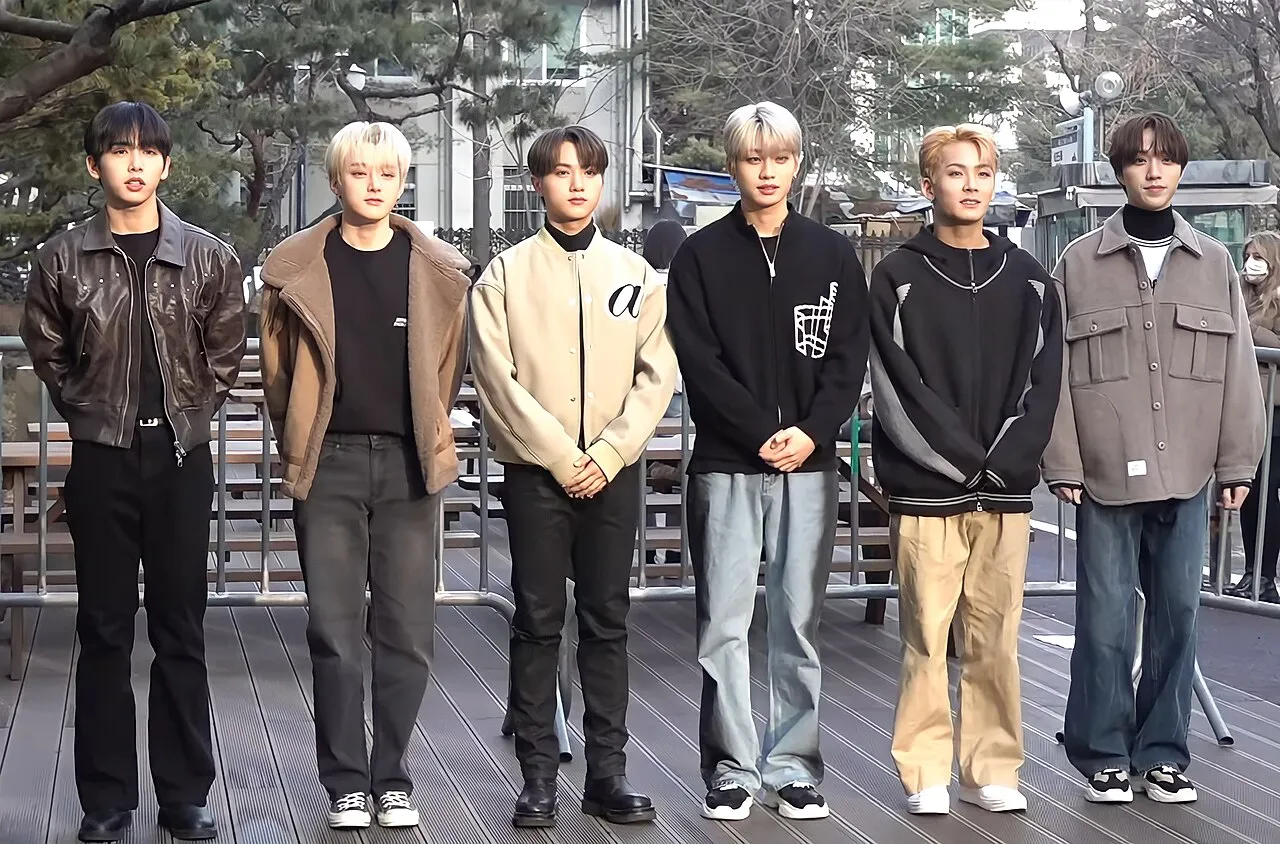 Boy band asal Korea Selatan AIMERS saat menjalani aktivitas promosi