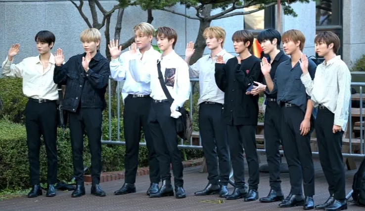 Boy group DKB saat tampil dalam promosi album terbaru mereka