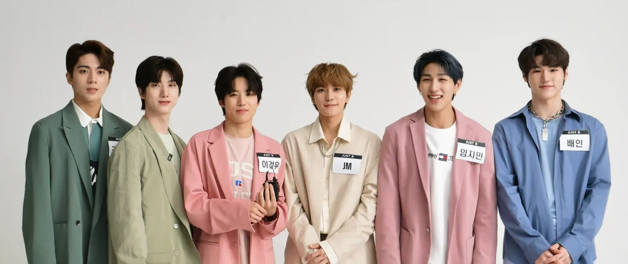 Boy group Just B saat promosi album dan penampilan di Korea Selatan
