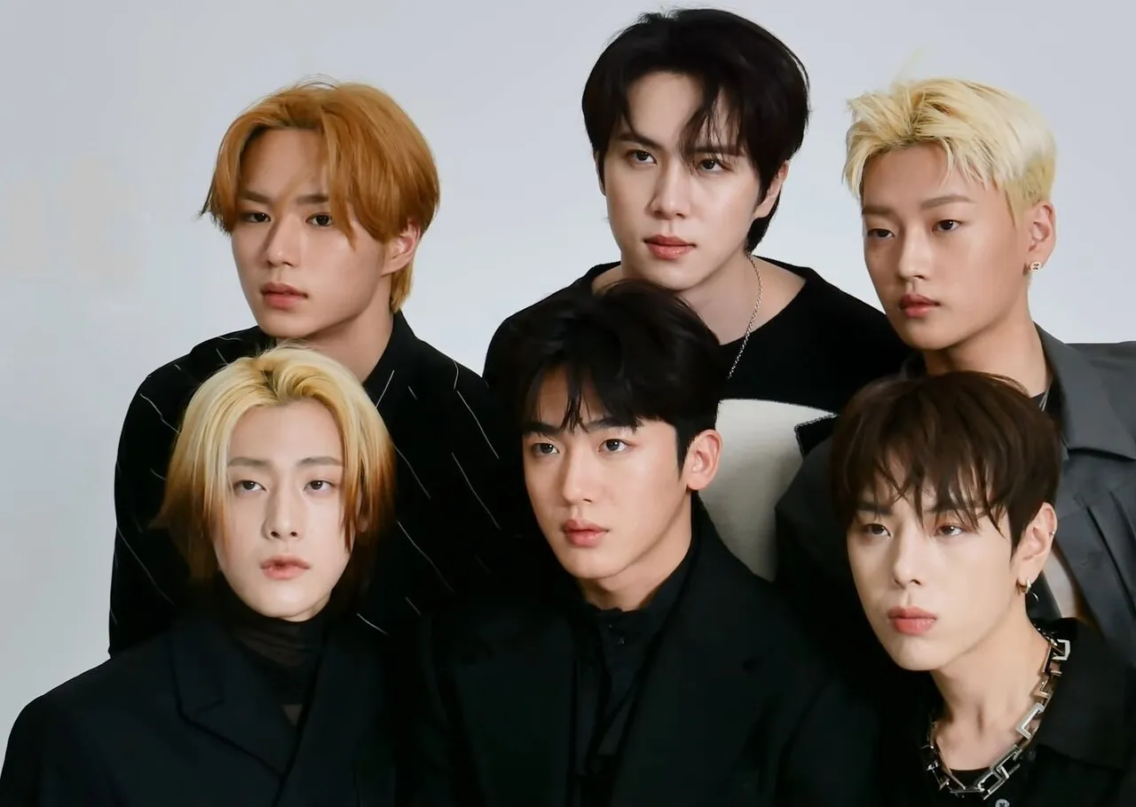 Boy group WEi saat menjalani sesi pemotretan majalah