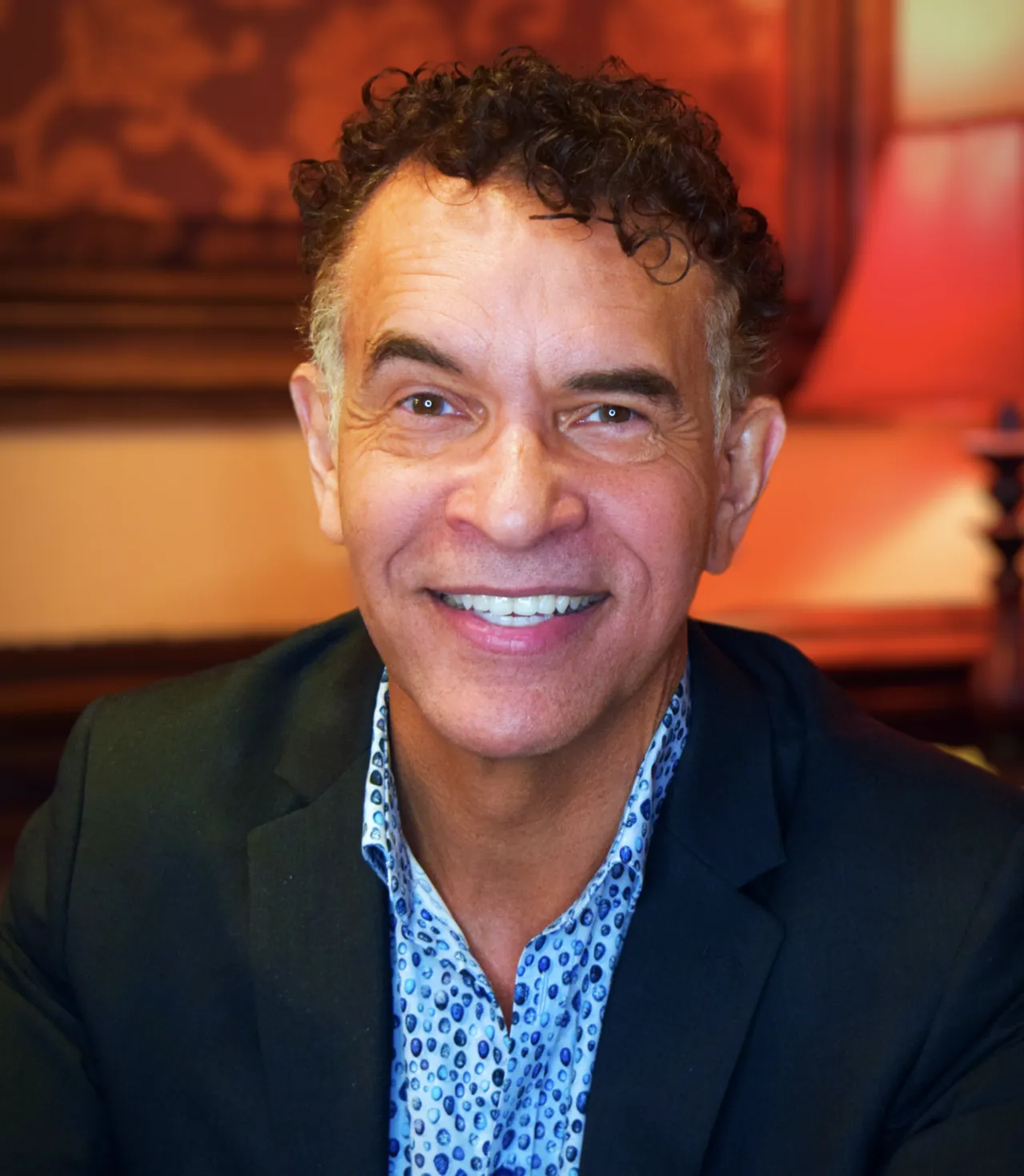 Aktor dan penyanyi Broadway Brian Stokes Mitchell dalam sebuah acara