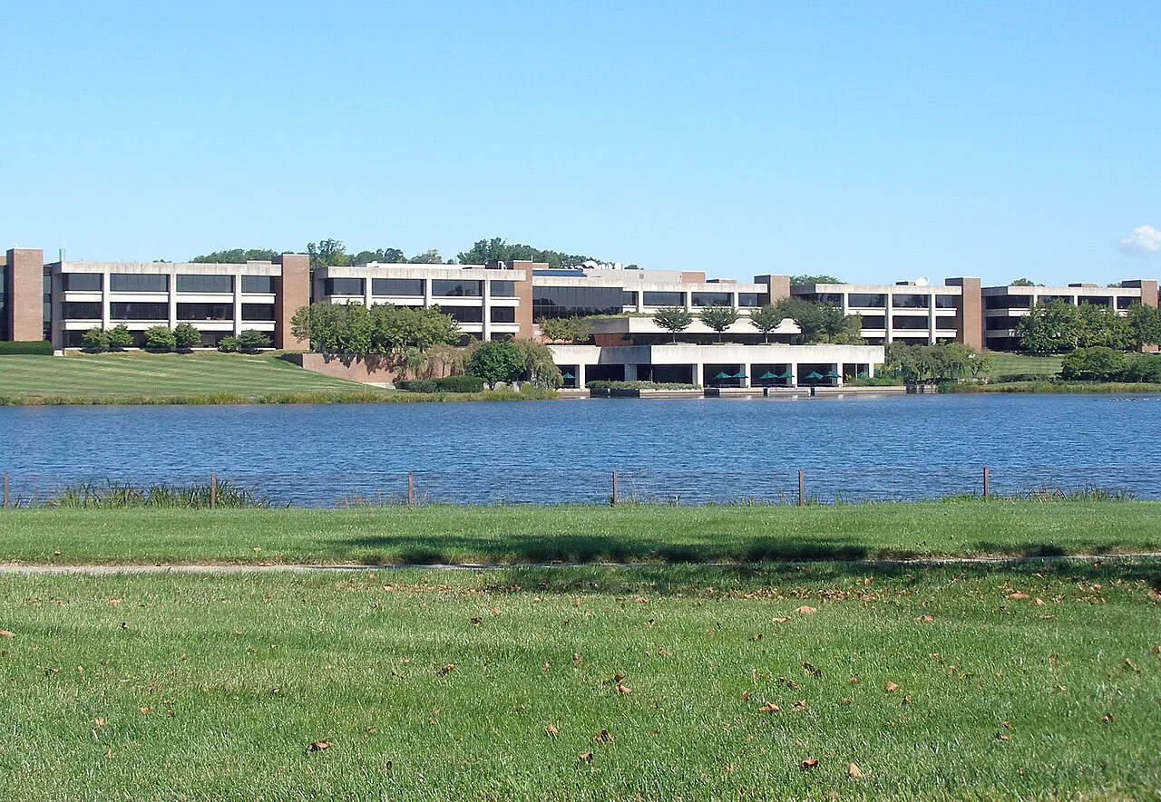 Gedung kantor pusat Bristol Myers Squibb di Amerika Serikat