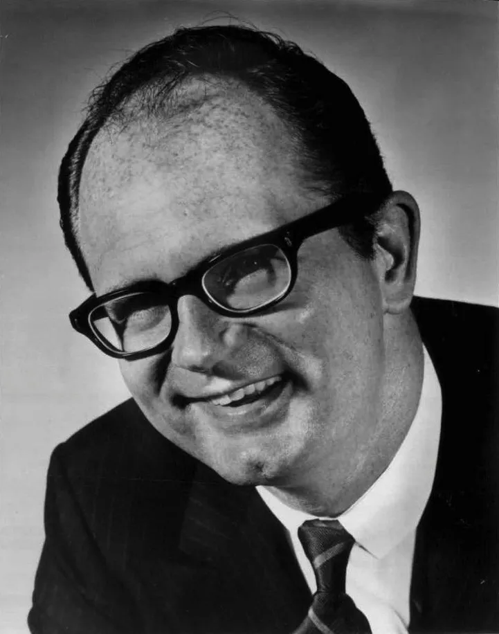 Aktor dan komedian Amerika Serikat Charles Nelson Reilly dalam acara televisi