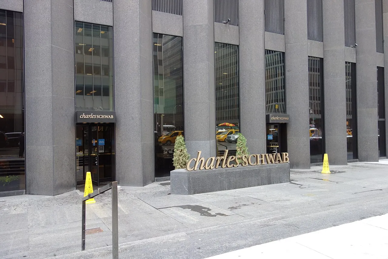 Gedung kantor pusat Charles Schwab Corporation di Westlake Texas